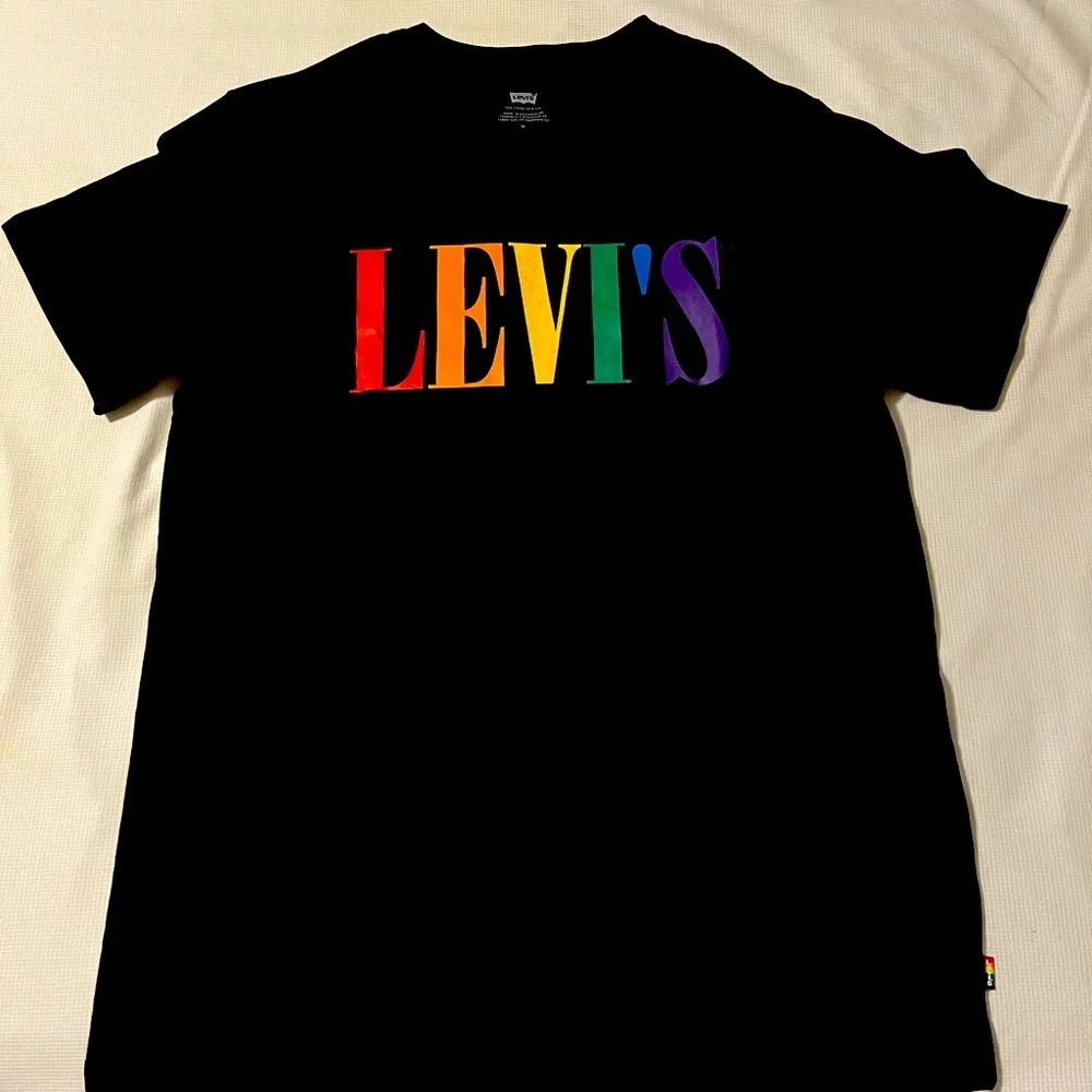 Levi’s Pride Tee - Picture 1 of 4